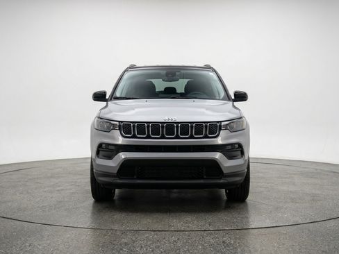 Used 2025 Jeep Compass Limited image 2