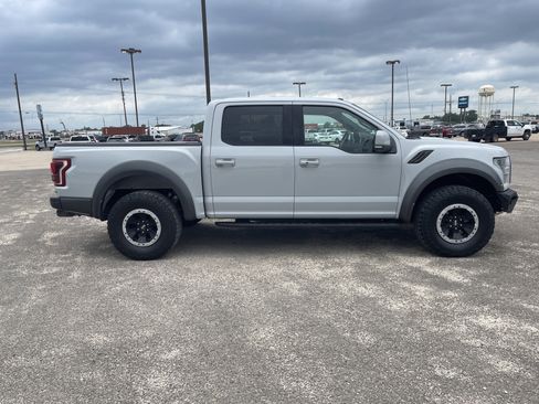 Used 2017 Ford F150 Raptor w/ Equipment Group 802A Luxury AWD/4WD image 3