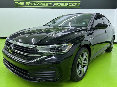 Used 2024 Volkswagen Jetta SE FWD image 5