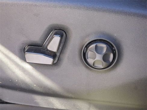 Used 2022 Chrysler Pacifica Touring-L image 19