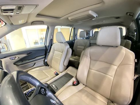 Used 2019 Honda Pilot Touring image 14