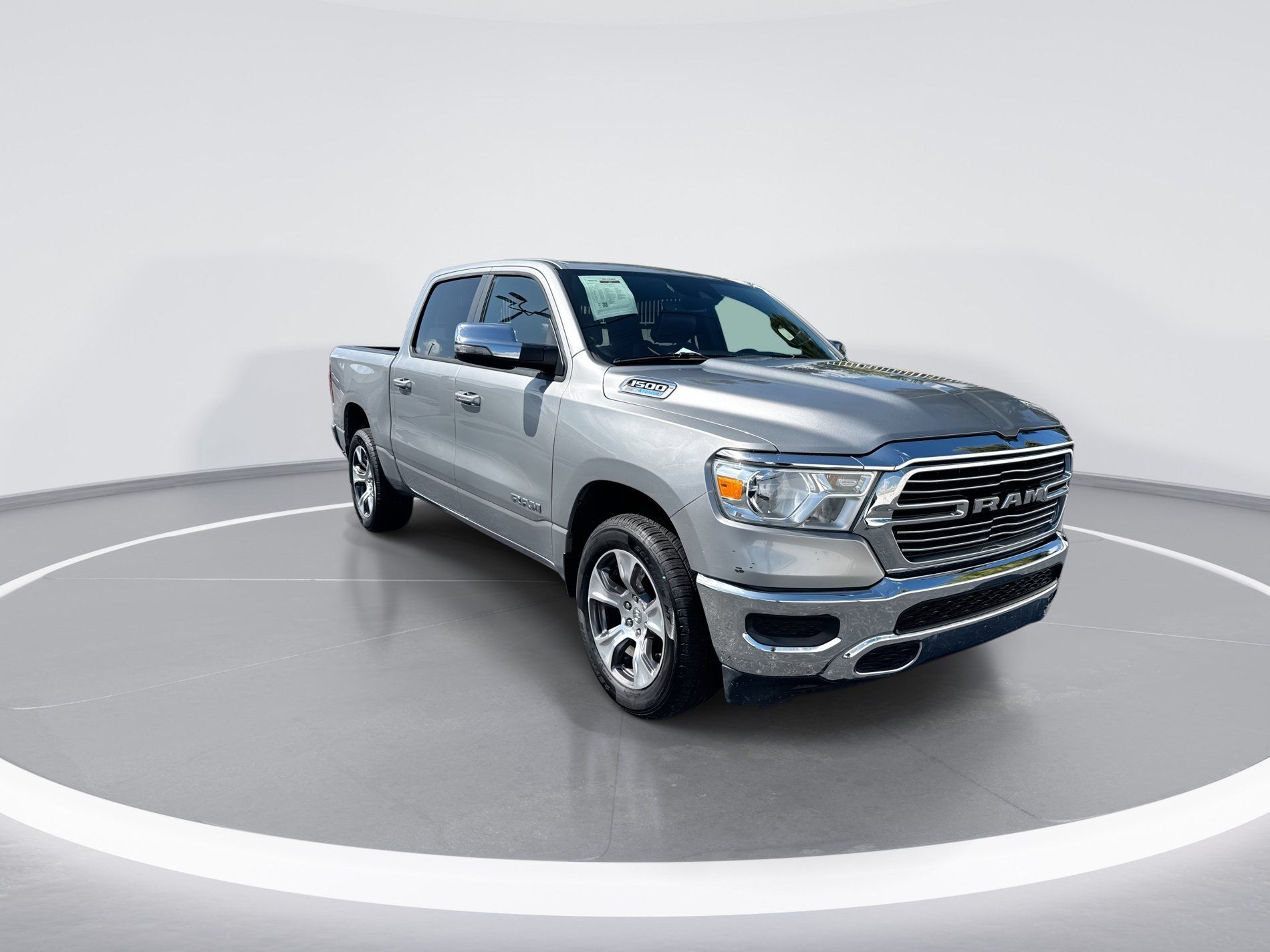 Used 2024 RAM 1500 Laramie RWD image 2