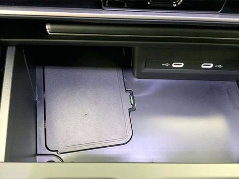 Used 2025 Volkswagen Atlas Cross Sport SE image 32