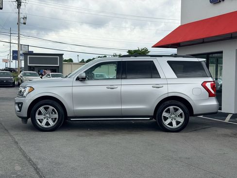 Used 2018 Ford Expedition XLT w/ Equipment Group 202A RWD image 3