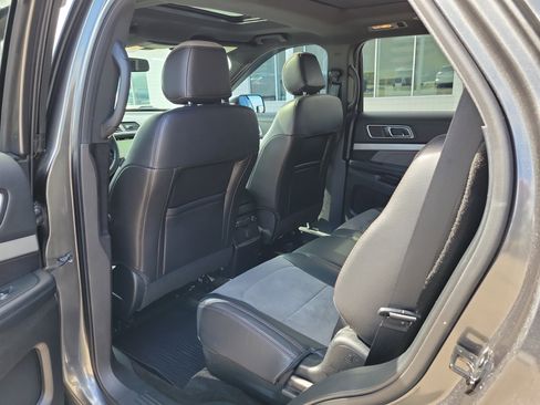 Used 2017 Ford Explorer XLT w/ Equipment Group 202A image 14
