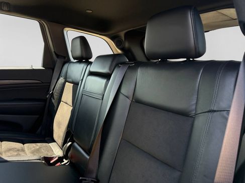 Used 2020 Jeep Grand Cherokee Altitude AWD/4WD image 38