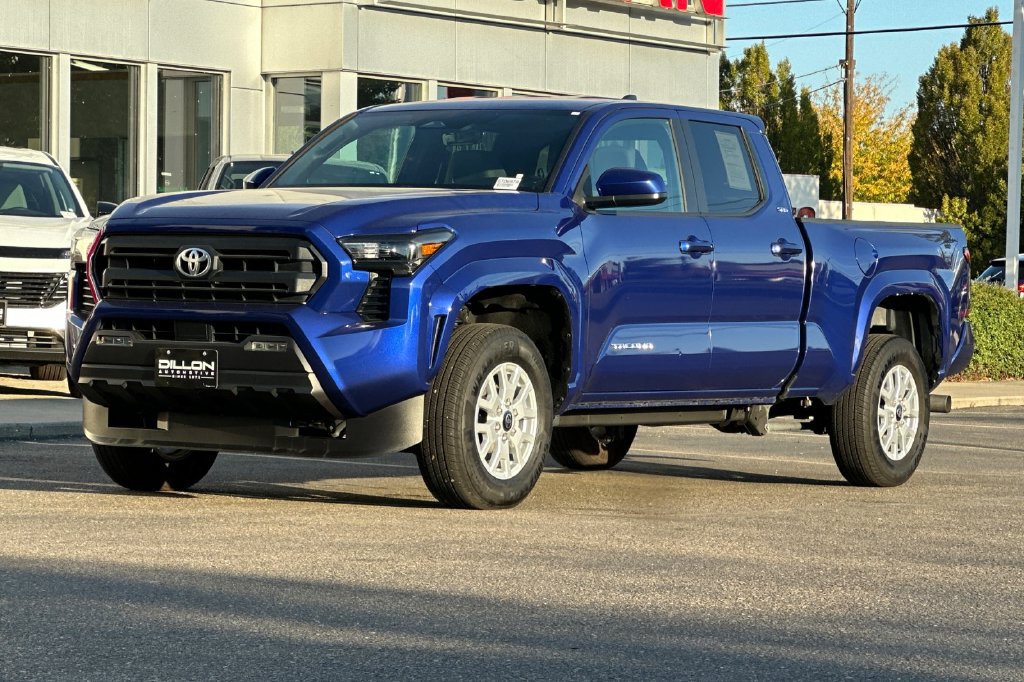 Used 2025 Toyota Tacoma SR5 AWD/4WD image 11
