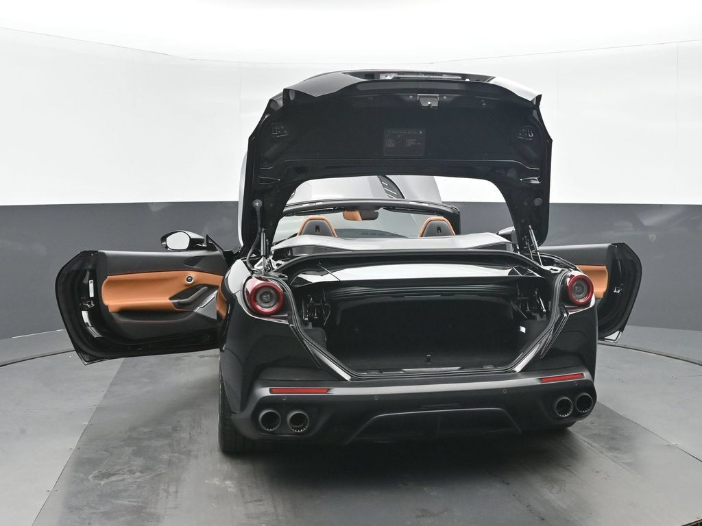 Used 2020 Ferrari Portofino RWD image 42