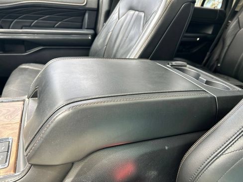 Used 2019 Ford Expedition Platinum RWD image 37