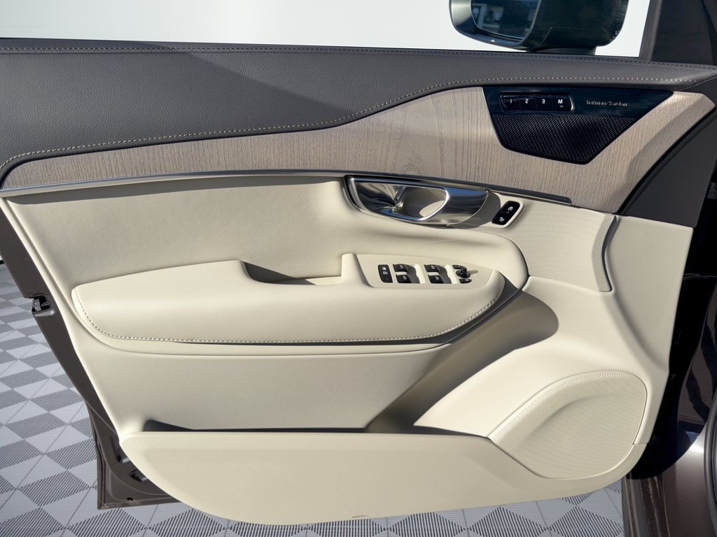 Certified 2025 Volvo XC90 T8 Ultra w/ Lounge Package AWD/4WD image 14