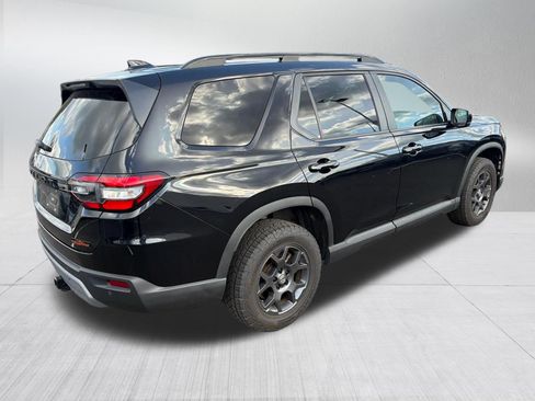 Used 2025 Honda Pilot TrailSport image 8