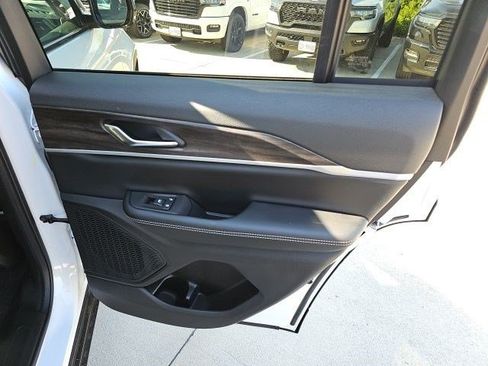 New 2026 Jeep Grand Cherokee Altitude AWD/4WD image 16