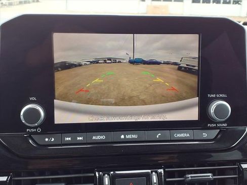 Used 2024 Nissan Pathfinder SV image 13