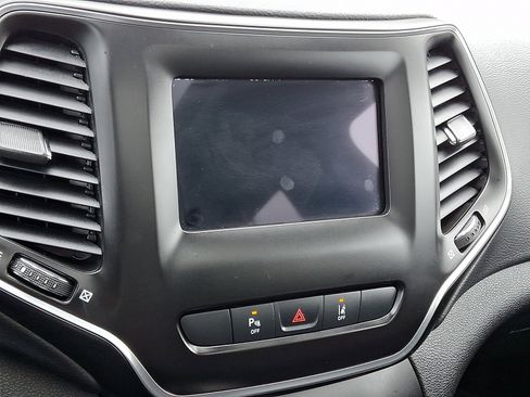 Used 2020 Jeep Cherokee Latitude Lux w/ Comfort/Convenience Group image 20