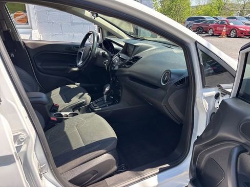 Used 2019 Ford Fiesta SE w/ Equipment Group 201A FWD image 8