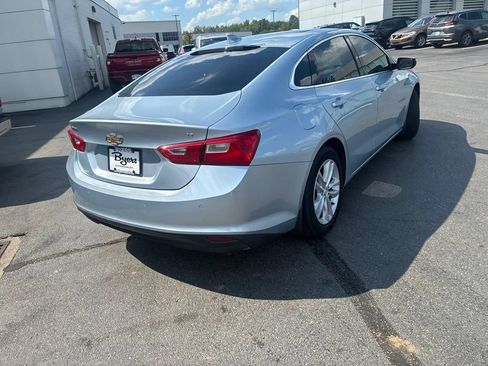 Used 2018 Chevrolet Malibu LT w/ Driver Confidence Package FWD image 3