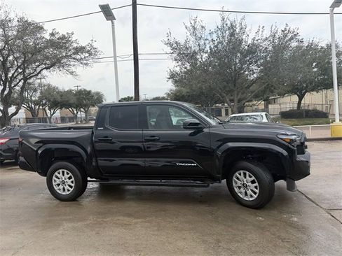 Used 2025 Toyota Tacoma SR5 w/ SR5 Upgrade Package image 4