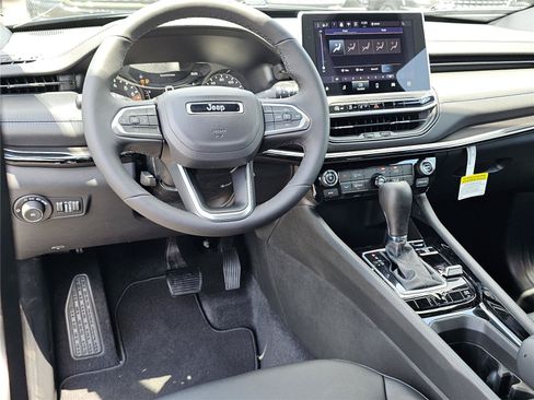 New 2026 Jeep Compass Latitude AWD/4WD image 32
