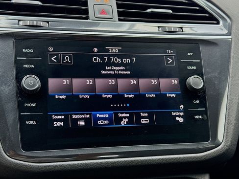 Used 2022 Volkswagen Tiguan SE R-Line image 11