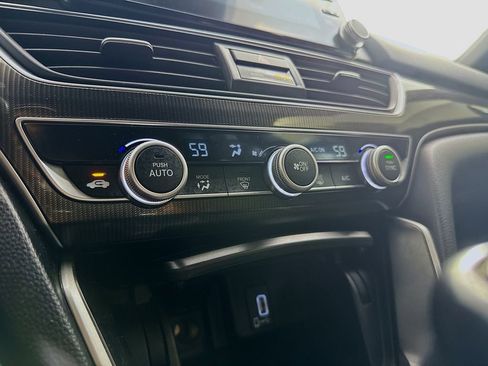 Used 2018 Honda Accord Sport image 17