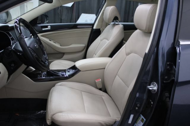 Used 2014 Kia Cadenza Premium w/ Technology Package FWD image 10