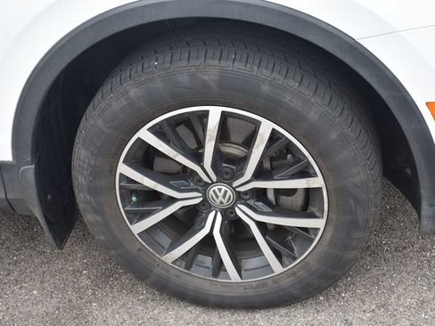 Used 2021 Volkswagen Tiguan SE FWD image 11