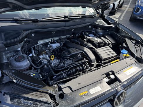 Used 2025 Volkswagen Taos SE AWD/4WD image 37