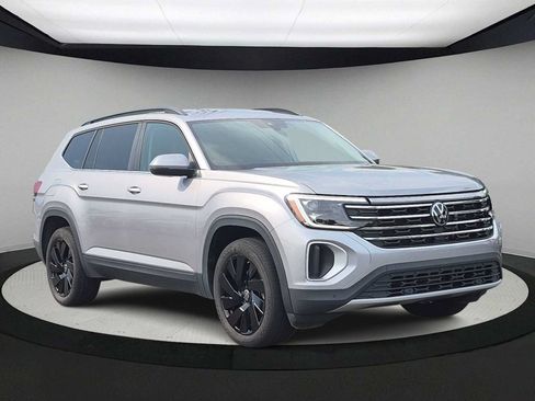 Used 2024 Volkswagen Atlas SE w/ Black Wheel Package AWD/4WD image 2