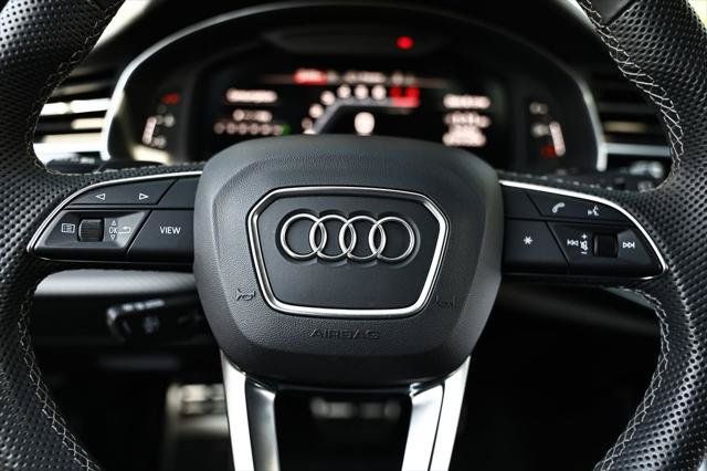 Certified 2024 Audi SQ8 Prestige AWD/4WD image 32