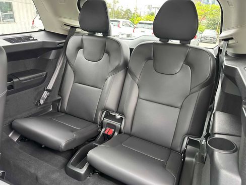 Used 2025 Volvo XC90 B5 Core image 17