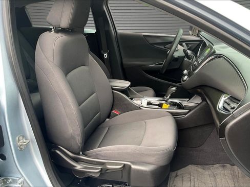 Used 2017 Chevrolet Malibu LT FWD image 27