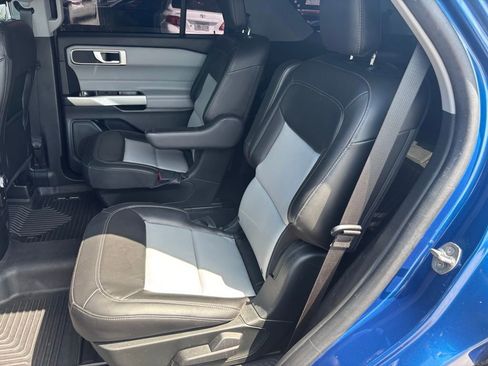 Used 2022 Ford Explorer XLT w/ Equipment Group 202A image 29