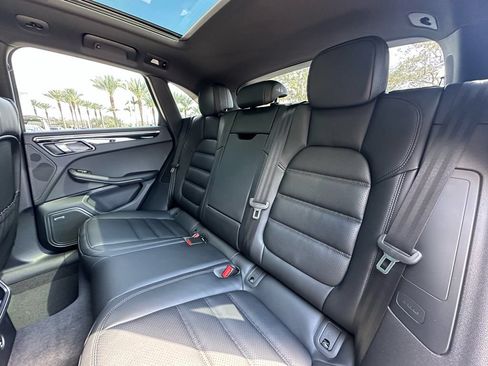 Used 2026 Porsche Macan AWD/4WD image 37