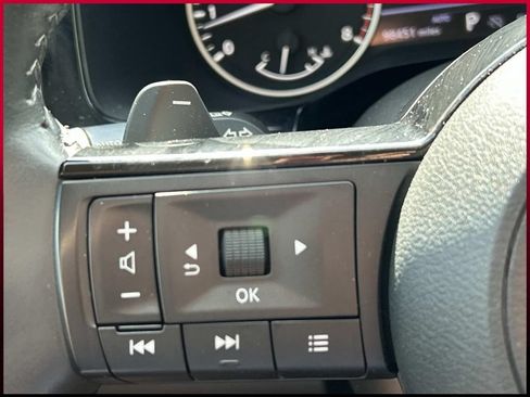 Used 2023 Nissan Pathfinder SL AWD/4WD image 29