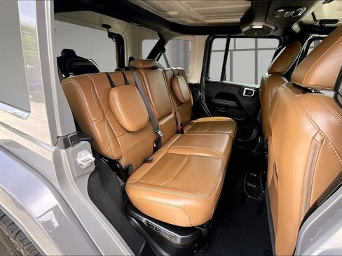 Used 2022 Jeep Wrangler Unlimited Sahara w/ Cold Weather Group AWD/4WD image 28
