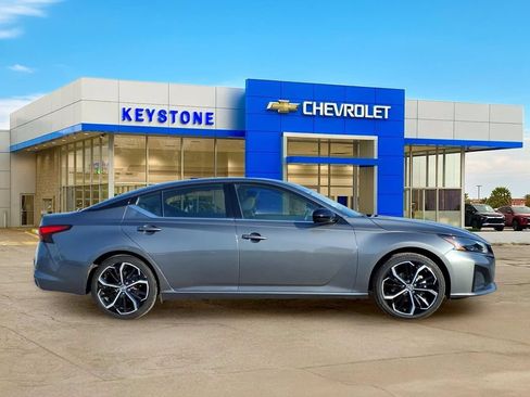 Used 2024 Nissan Altima 2.5 SR FWD image 8