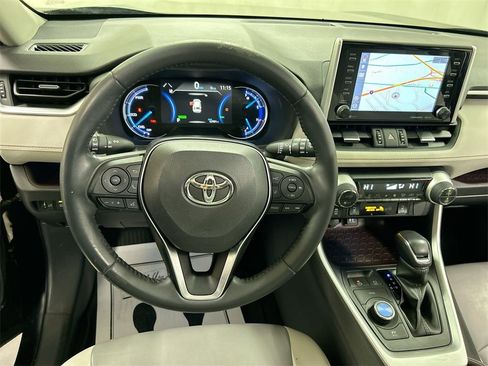 Used 2019 Toyota RAV4 Limited image 4