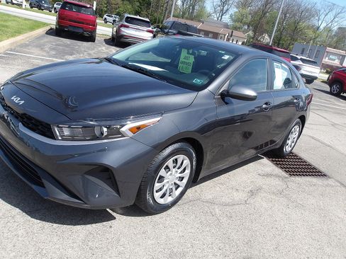 Used 2023 Kia Forte LX FWD image 3