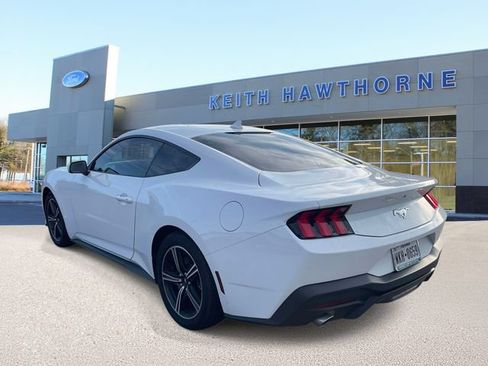 Used 2025 Ford Mustang Coupe RWD image 5