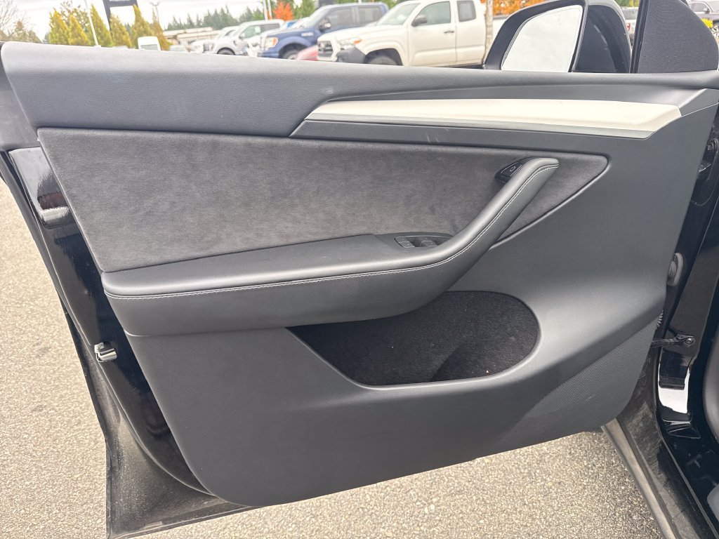 Used 2023 Tesla Model Y Long Range AWD/4WD image 15