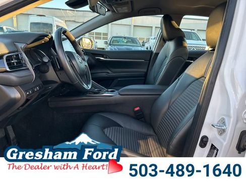 Used 2024 Toyota Camry SE image 11