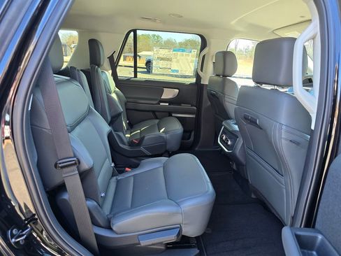 New 2026 Ford Expedition Active image 11