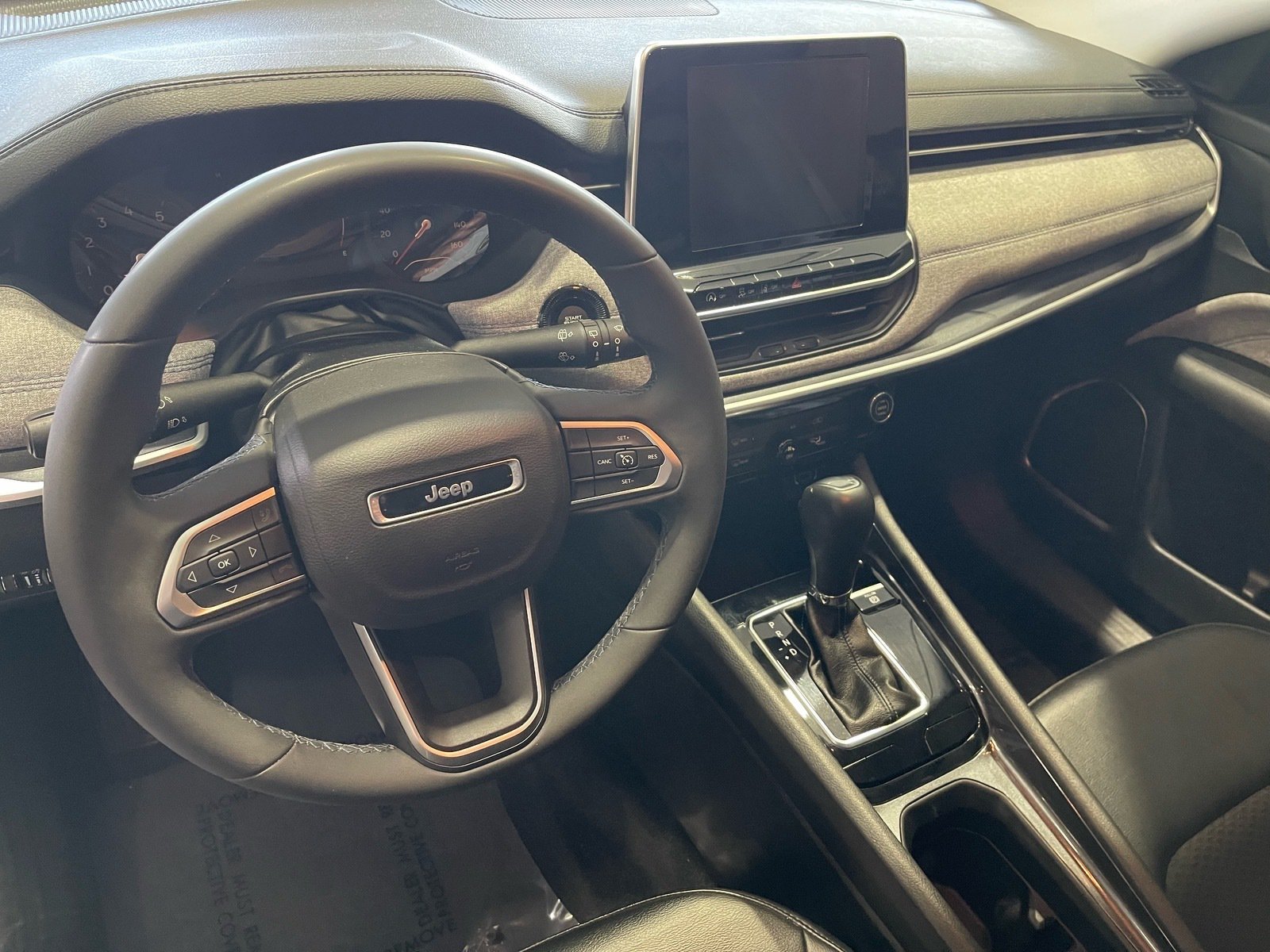 Used 2022 Jeep Compass Latitude FWD image 28