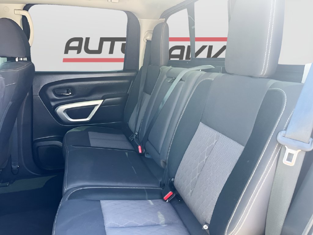 Used 2024 Nissan Titan SV AWD/4WD image 21