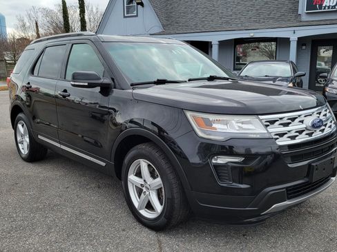 Used 2018 Ford Explorer XLT w/ Equipment Group 201A image 7