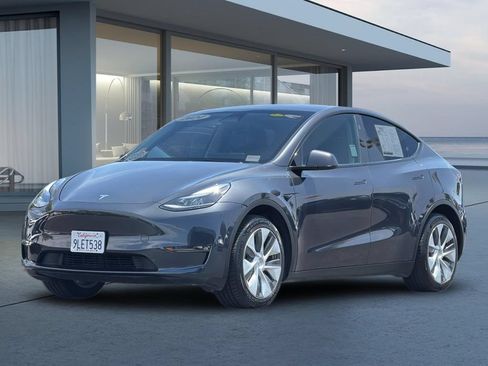 Used 2024 Tesla Model Y Long Range AWD/4WD image 8