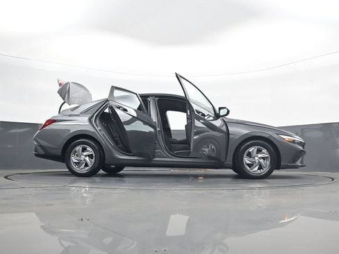 Used 2024 Hyundai Elantra SE FWD image 45