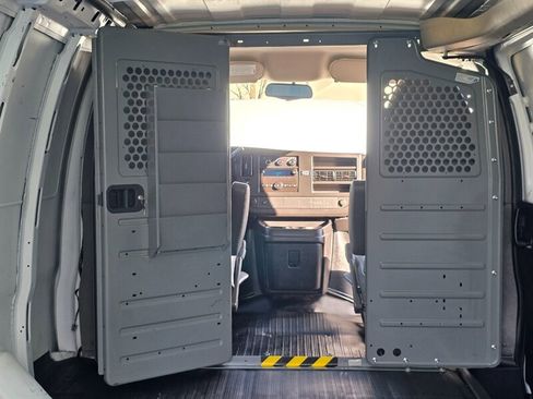 Used 2014 Chevrolet Express 2500 image 18