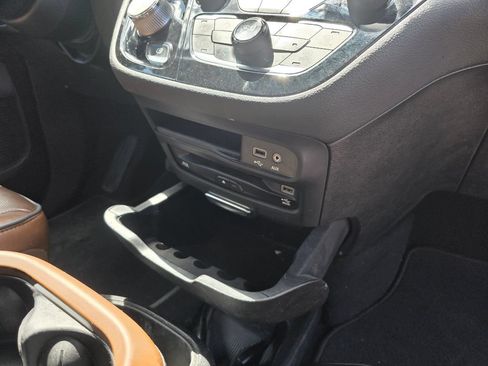 Used 2020 Chrysler Pacifica Limited w/ Advanced Safetytec Group FWD image 11