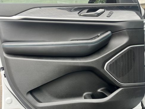New 2025 Jeep Grand Cherokee Trailhawk AWD/4WD image 15